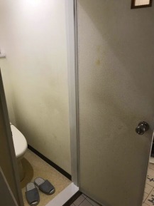 トイレ　施工前写真　ドア