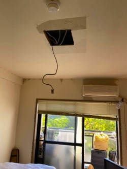 天井照明取り換え　下地補修工事