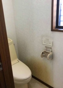 トイレのクロス張替え　ホワイト　汚れ　シミ
